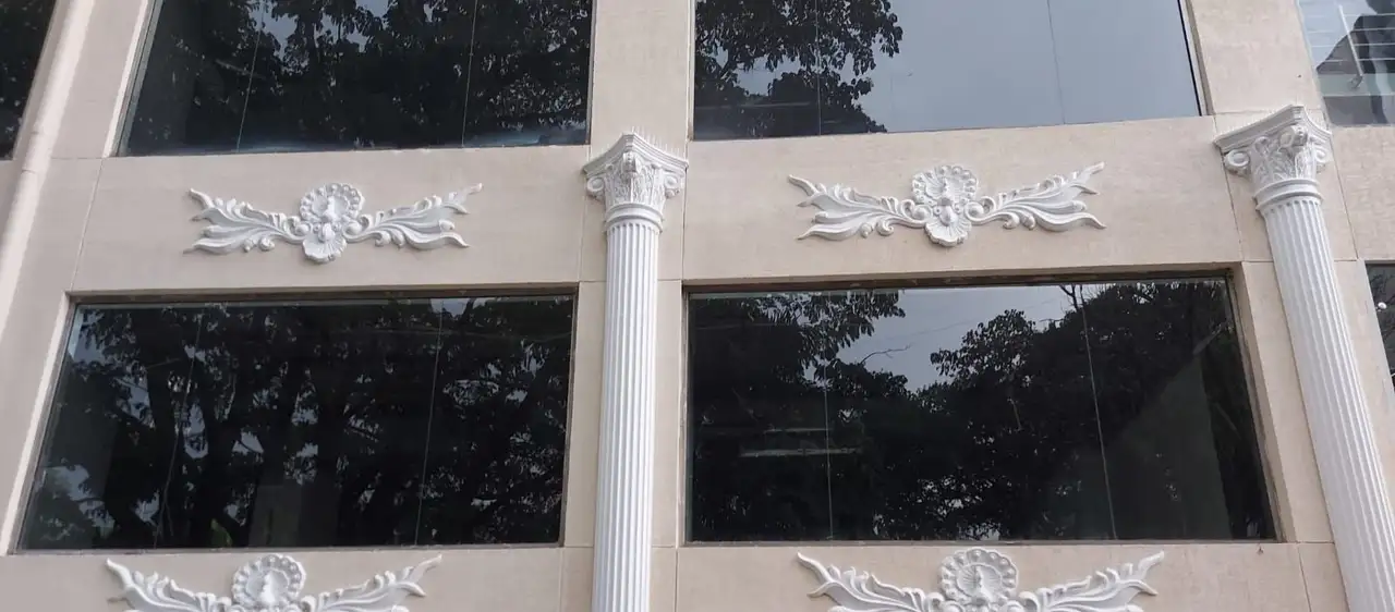 1 MG-Lido Mall, MG Road, Bengaluru: Fluted columns with Corinthian capitals, and scrolled relief ornaments between the windows