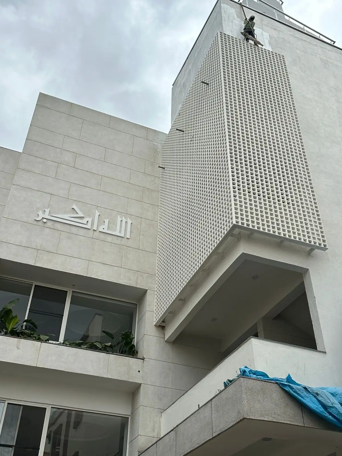 Bismilla Green Masjid: The stair tower clad in the same jaali, beside the calligraphy