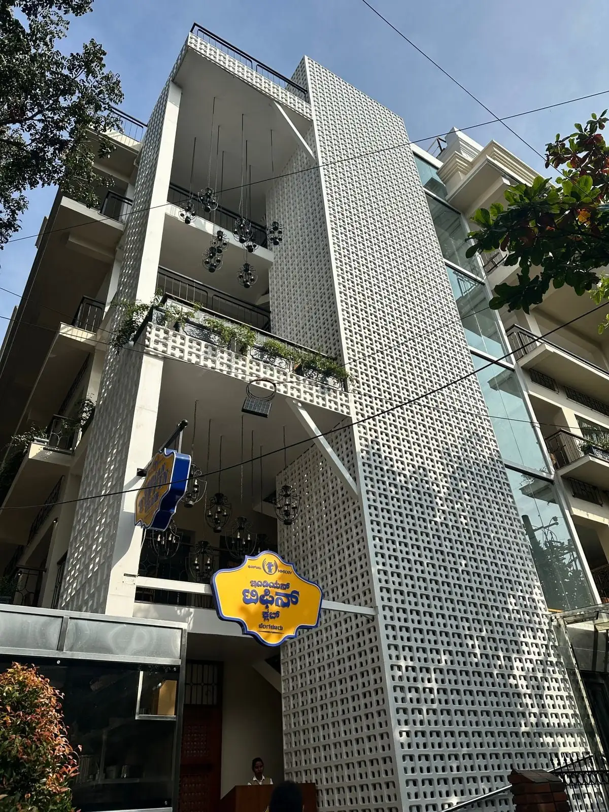 Indian Tiffin Club: The jaali screen wrapping the corner of the building