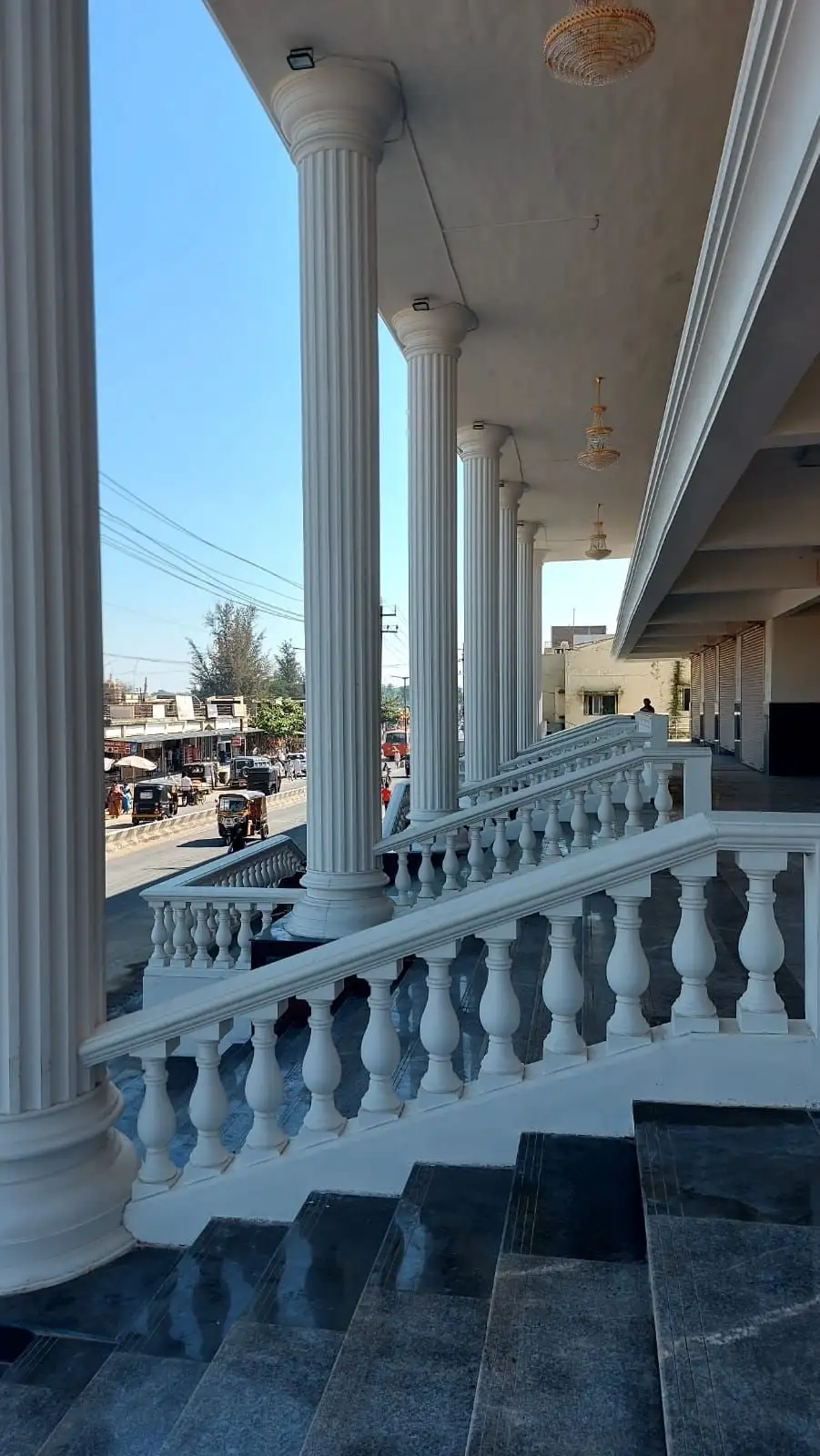 Janatha Bazar, Basavana Bagewadi, Karnataka: Columns along the upper verandah, with balustrades on the stairs