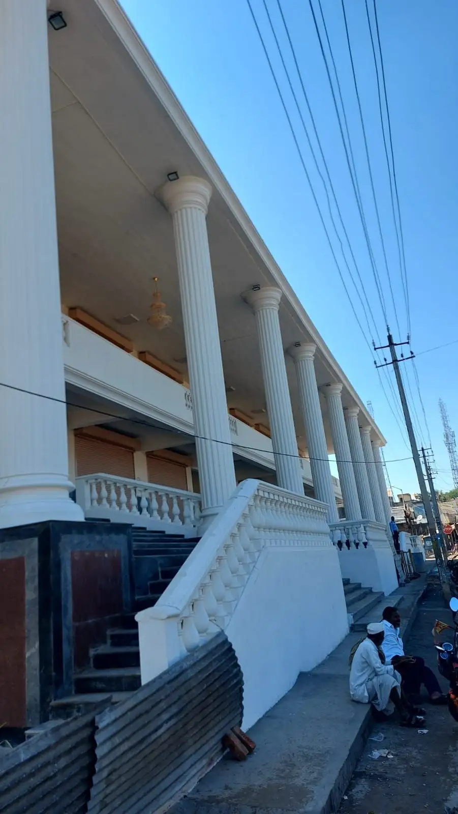 Janatha Bazar, Basavana Bagewadi, Karnataka: The colonnade and balustrade from the street