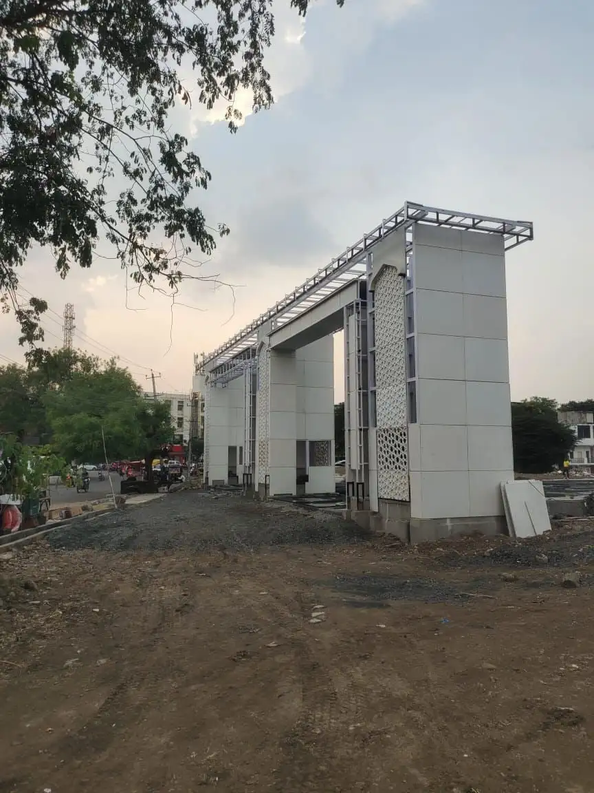 KBN Hospital, Kalaburagi, Karnataka: The entrance gate frame, clad with matching jaali panels