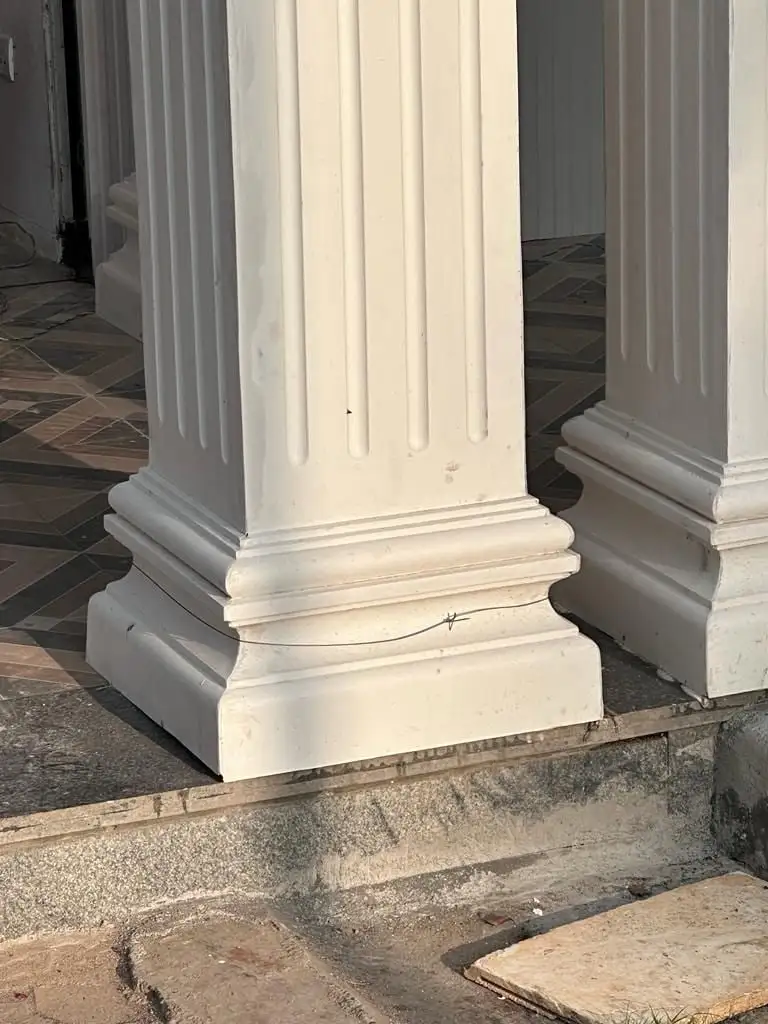 Princess Golf: The base of the fluted pilasters at the entrance